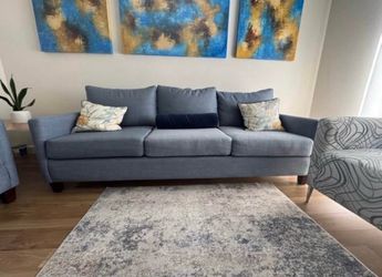 Modern 3-Seat Sofa – 90” Wide – Excellent Condition