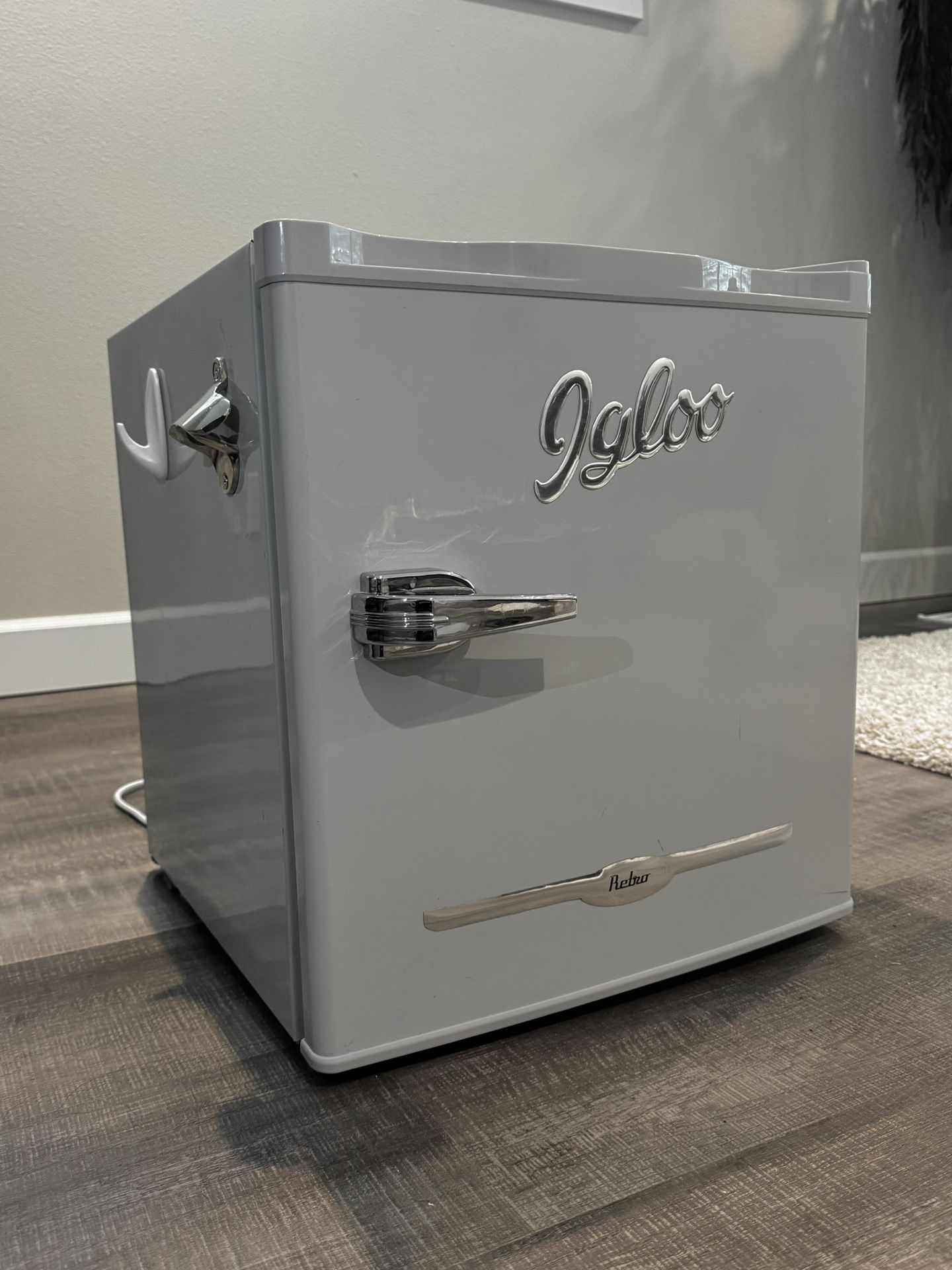 Igloo Retro Mini Fridge