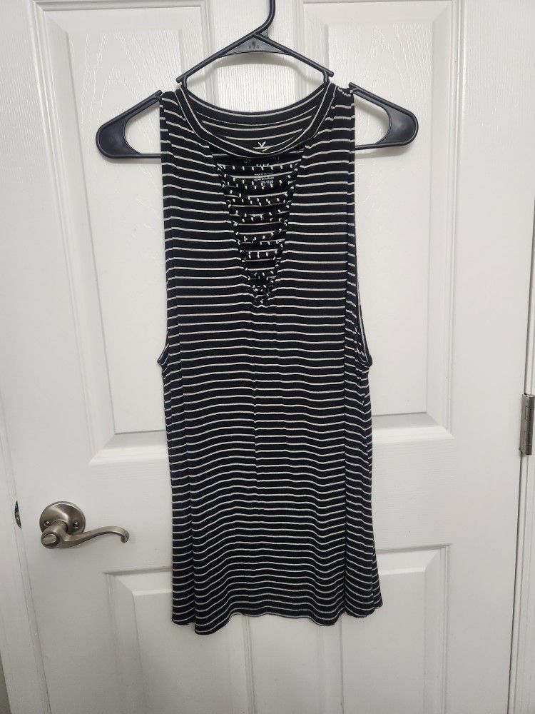 SLEEVELESS TANK