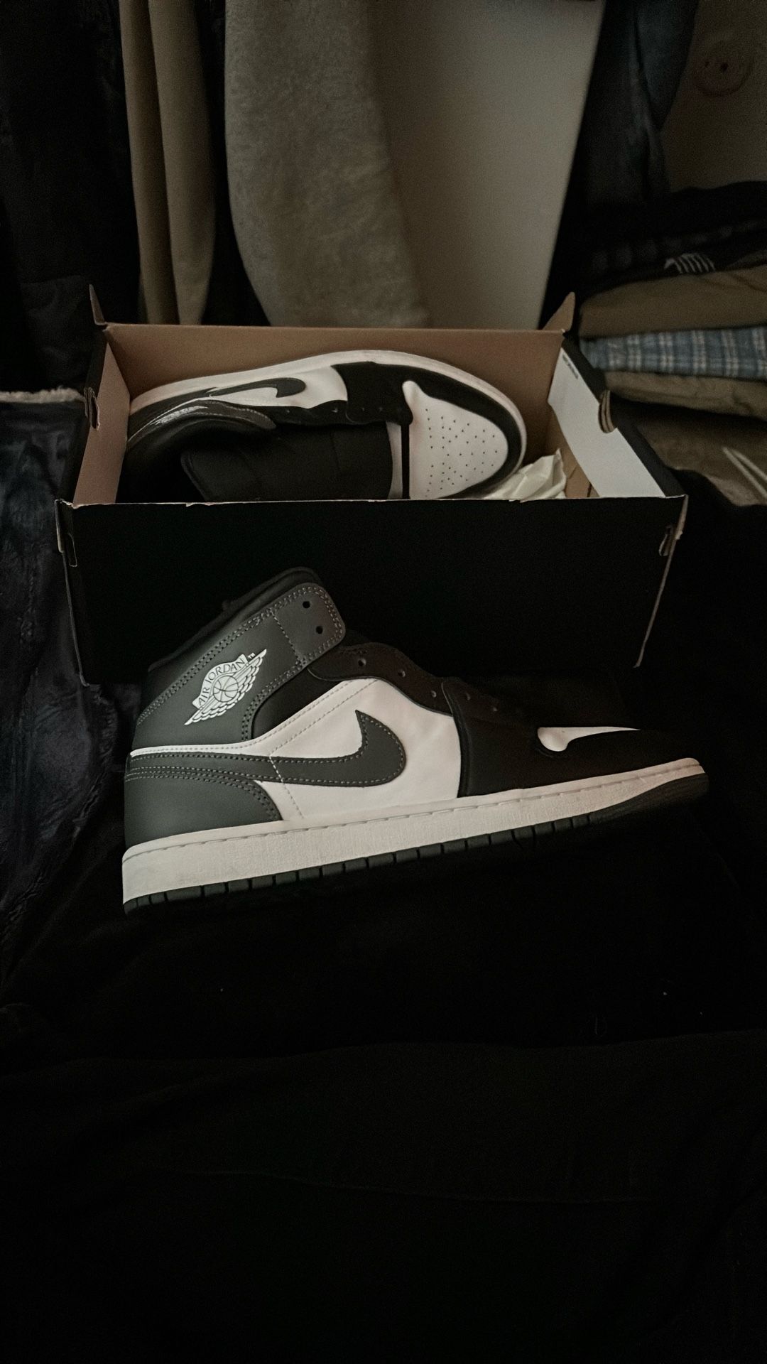 jordan 1 mid grey