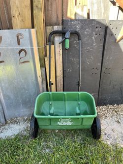 Scotts Turf Builder Classic Drop Spreader Precision Lawn Fertilizer working great