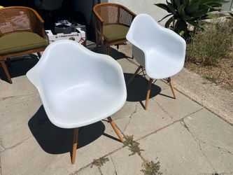 Replica Eames Molded Plastic Arm Chair