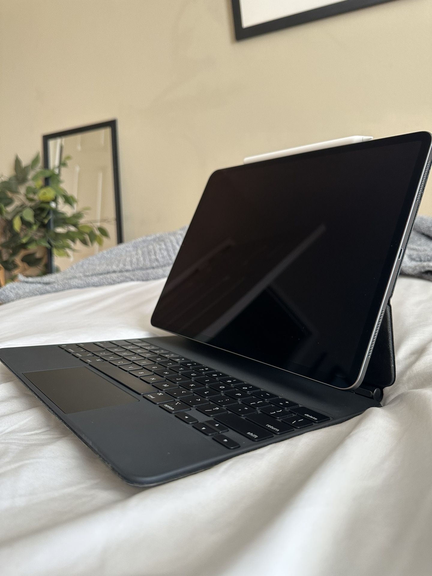 ipad pro 12.9 in with magic keyboard and apple pencil 2nd gen