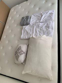 Queen Size CertiPUR-US Memory Foam Mattress – Like New
