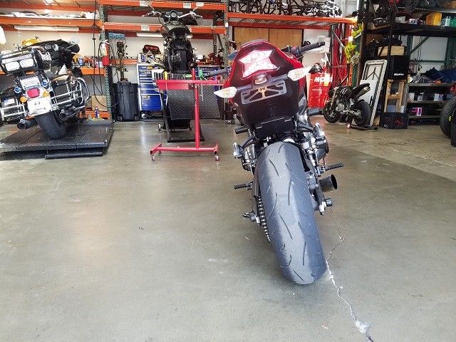 2018 KAWASAKI ZR900 ABS
Clean Title Motorcycle 1,939 MILES