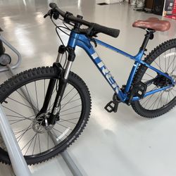 TREK Marlin 6 Gen 3 Mountain Bike 29" Wheels - M-Size