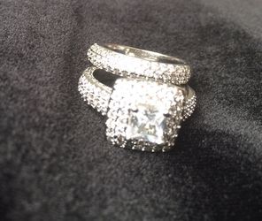 2 PCS Women Fashion Wedding Set.