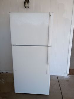 GE, WHITE  REFRIGERATOR. Wide29"5/8    Depth 30"     Tall66"