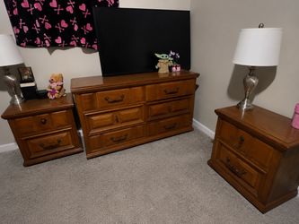 Wood Dresser and Nightstand Bedroom Set