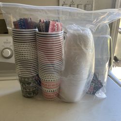 Holiday Disposable Coffee Cups W/ Lids