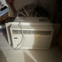 Window AC unit with Remote 