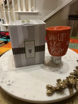 Scentsy Plug in Night Light Wax Warmer