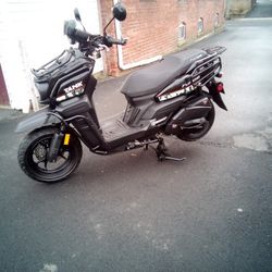 2024 SCOOTER 200 cc HAS TITLE 