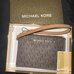 Micheal Kors Wrist Let 