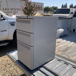 filing cabinet Metal $30