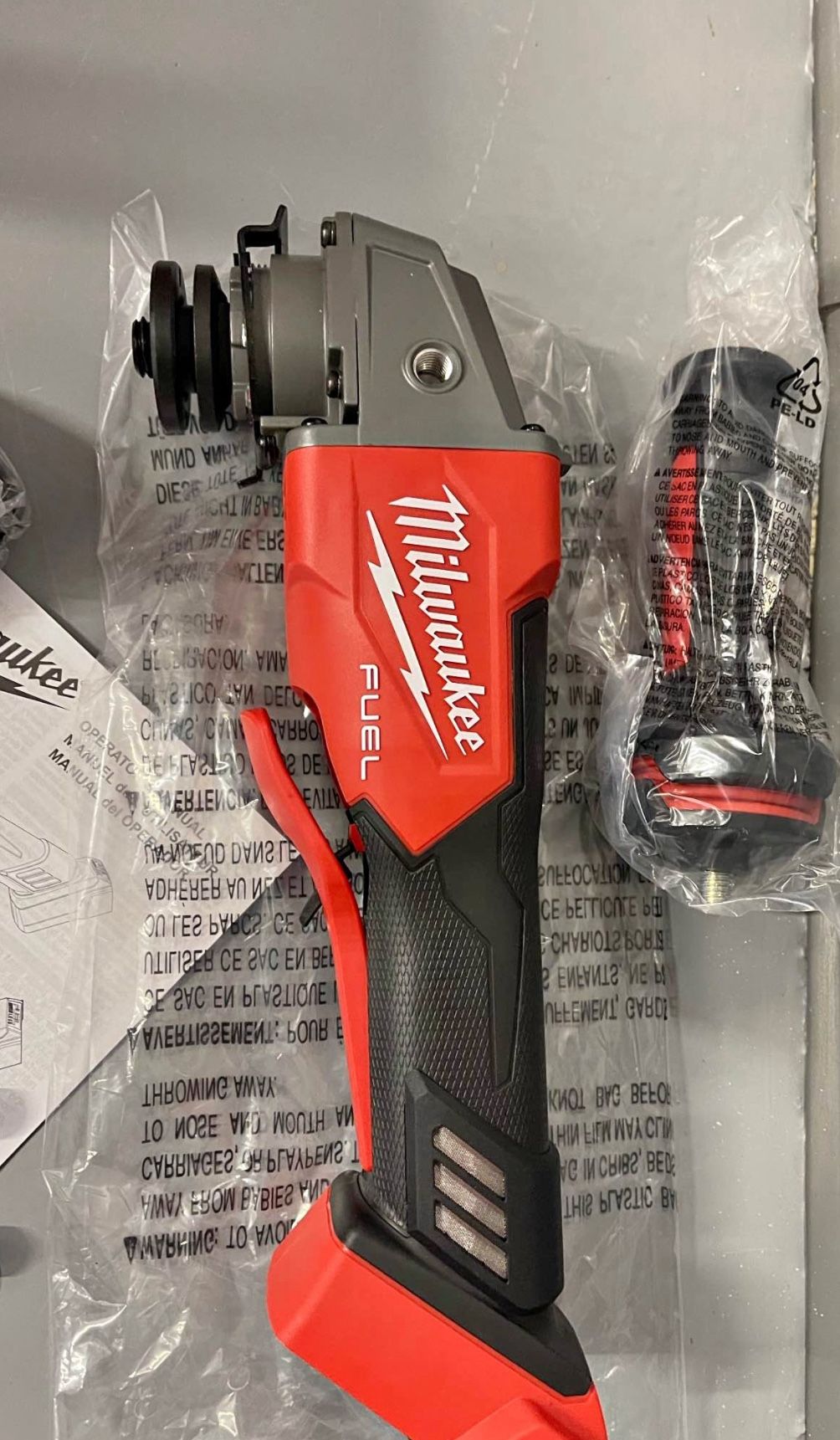M18 FUEL 18-Volt Milwaukee Cordless grinder with rapid Stop 