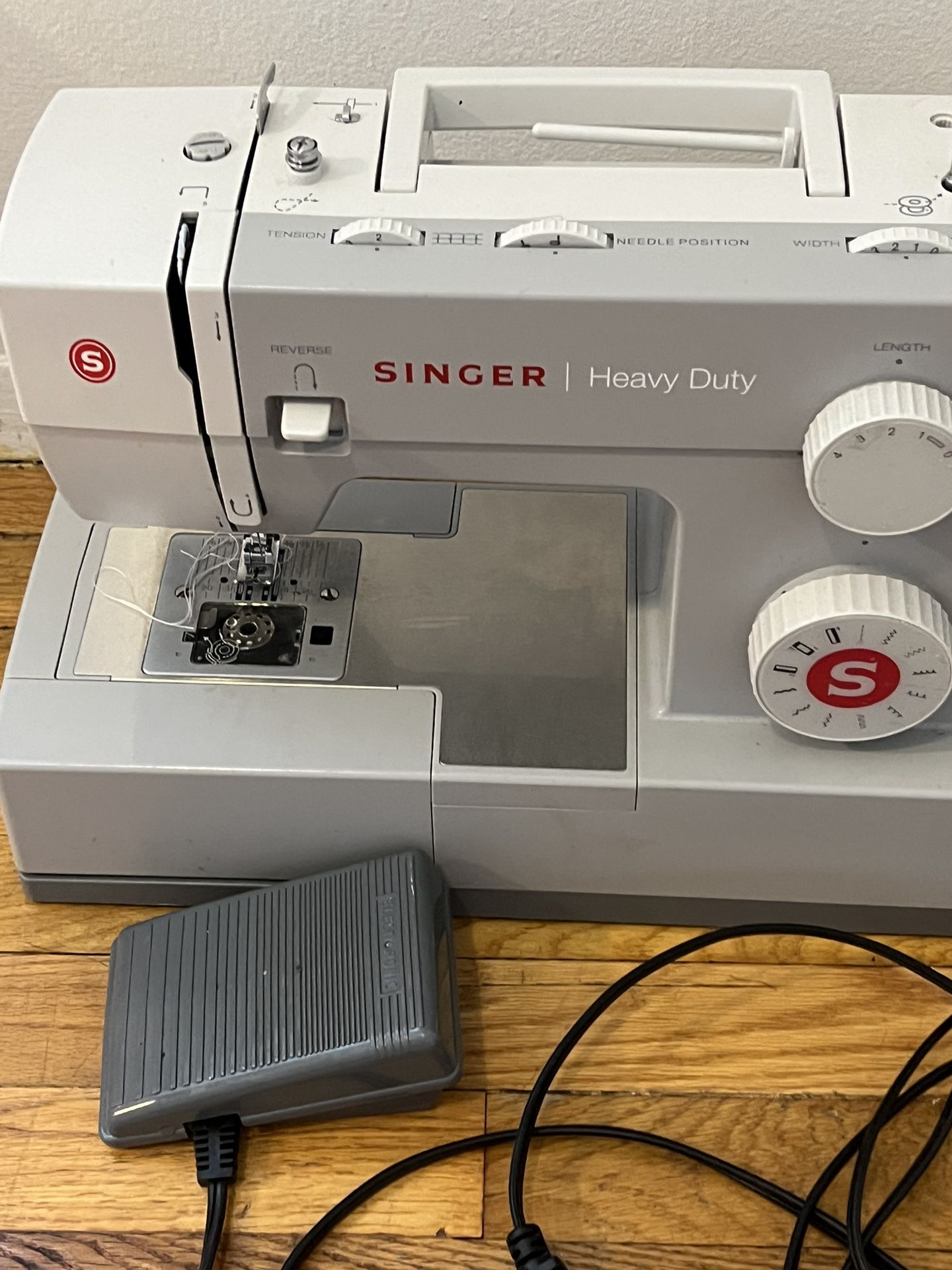 Heavy Duty Sewing Machine Singer Model 4411 Like New 