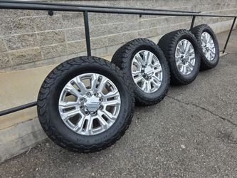 20" GMC Denali stocks w/ 35" BfGoodrich KO2