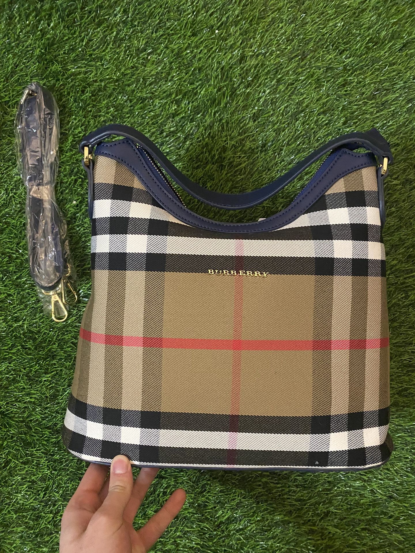 Women’s Burberry Purse 