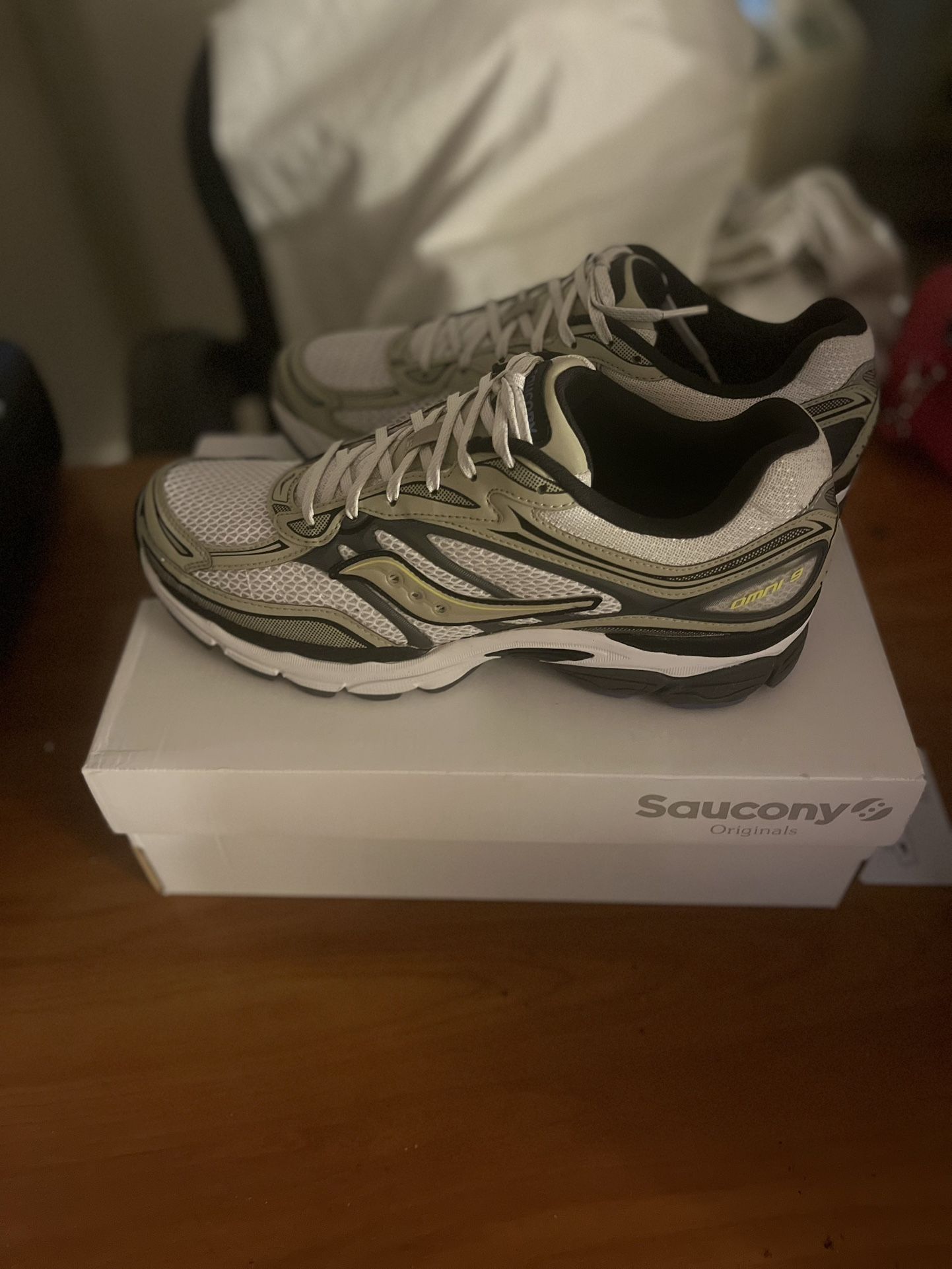 Saucony Progrid Omni 9 Metallic Pack White Gold 