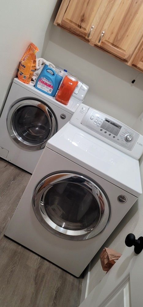 LG Washer And Dryer Combo