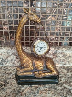 Giraffe Clock
