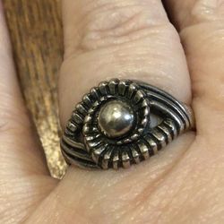 Sterling swirl ring size 7 