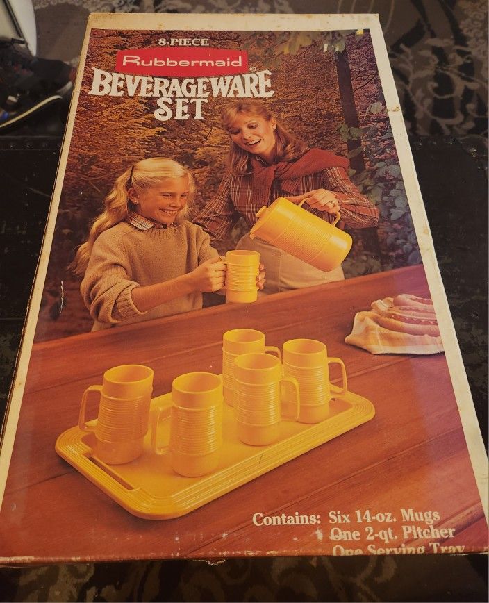 Vintage Rubbermaid 8 Peice Beverageware Set