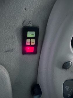 04-06 Yukon Sunroof Vent Control Panel
