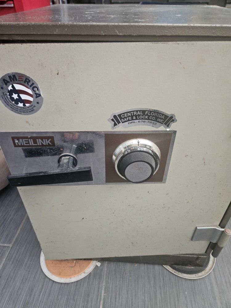 METAL SAFETY BOX