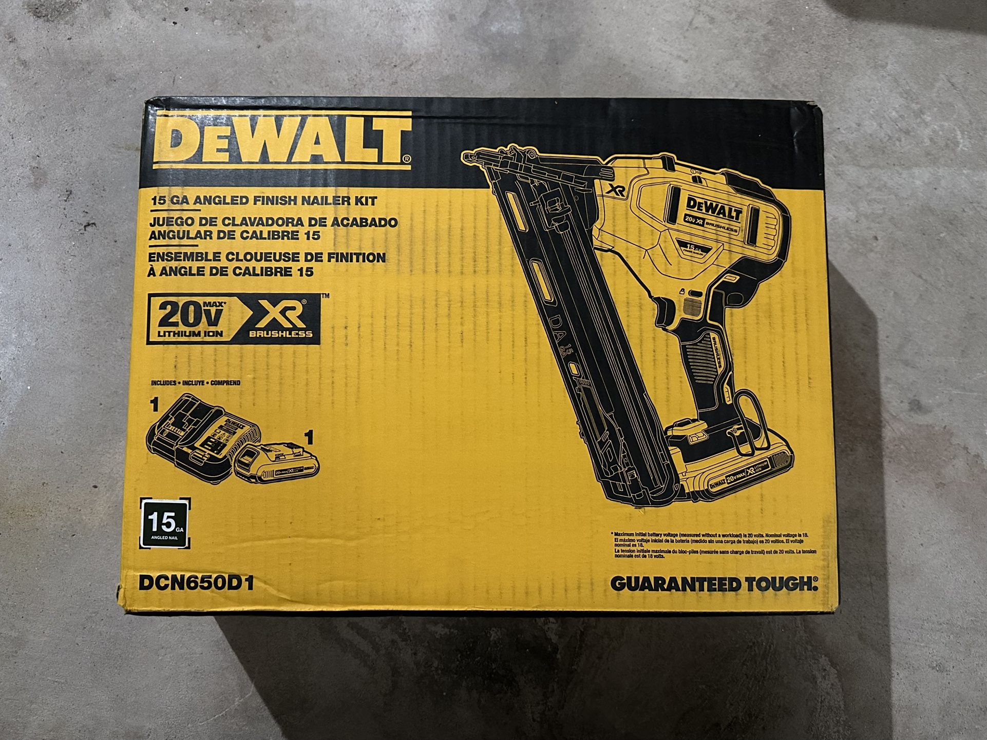 DEWALT XR 15g Finish Nailer Kit
