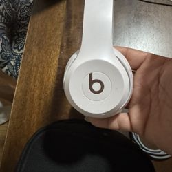 Beats Solo 4 Bluetooth Wireless On-Ear Headphones - Cloud Pink