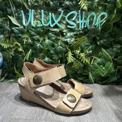 TAOS Carousel 2 Wedge Sandals 10-10.5 EU 41 Taupe Leather Ankle Strap Medallion