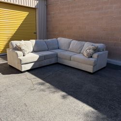 Ashley Furniture Sectional – 3 Piece 🛋️