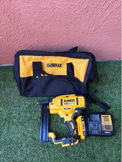 DEWALT 20V MAX XR Lithium-Ion Cordless 18-Gauge Narrow Crown Stapler Kit with 2.0Ah Battery, Charger