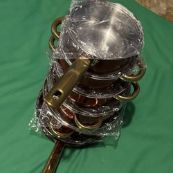  🍳 8-Piece Nonstick Cookware Pot Set – Copper Finish (New)  Brand new 8-piece cookware pot set with a beautiful copper exterior and gold-tone handles