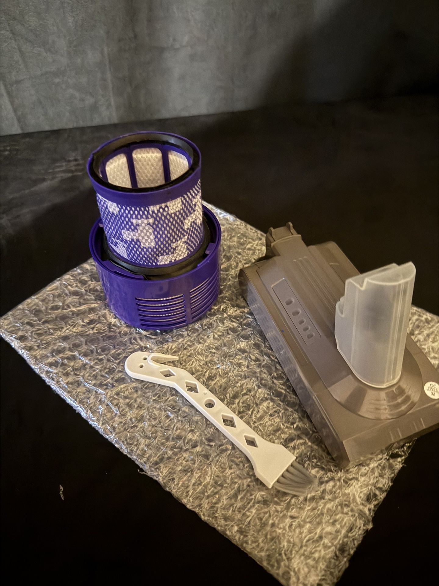 Free New 6200mAh V6 Battery Replacement Compatible with Dyson V6 Animal V6 Absolute V6 Motorhead V6 Fluffy SV03 SV04 SV05 SV06 SV07 SV09 DC58 DC59 DC6