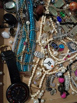 #808 Mixed broken  Jewelry and Accessories Lot