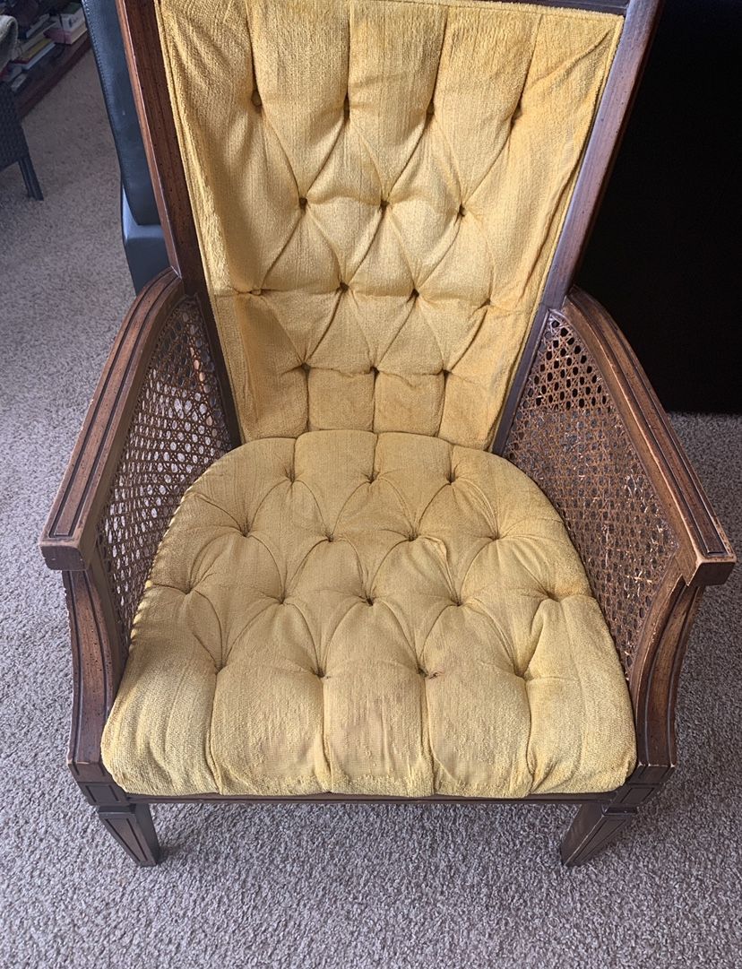 “Queens “ Golden Vintage Chair 