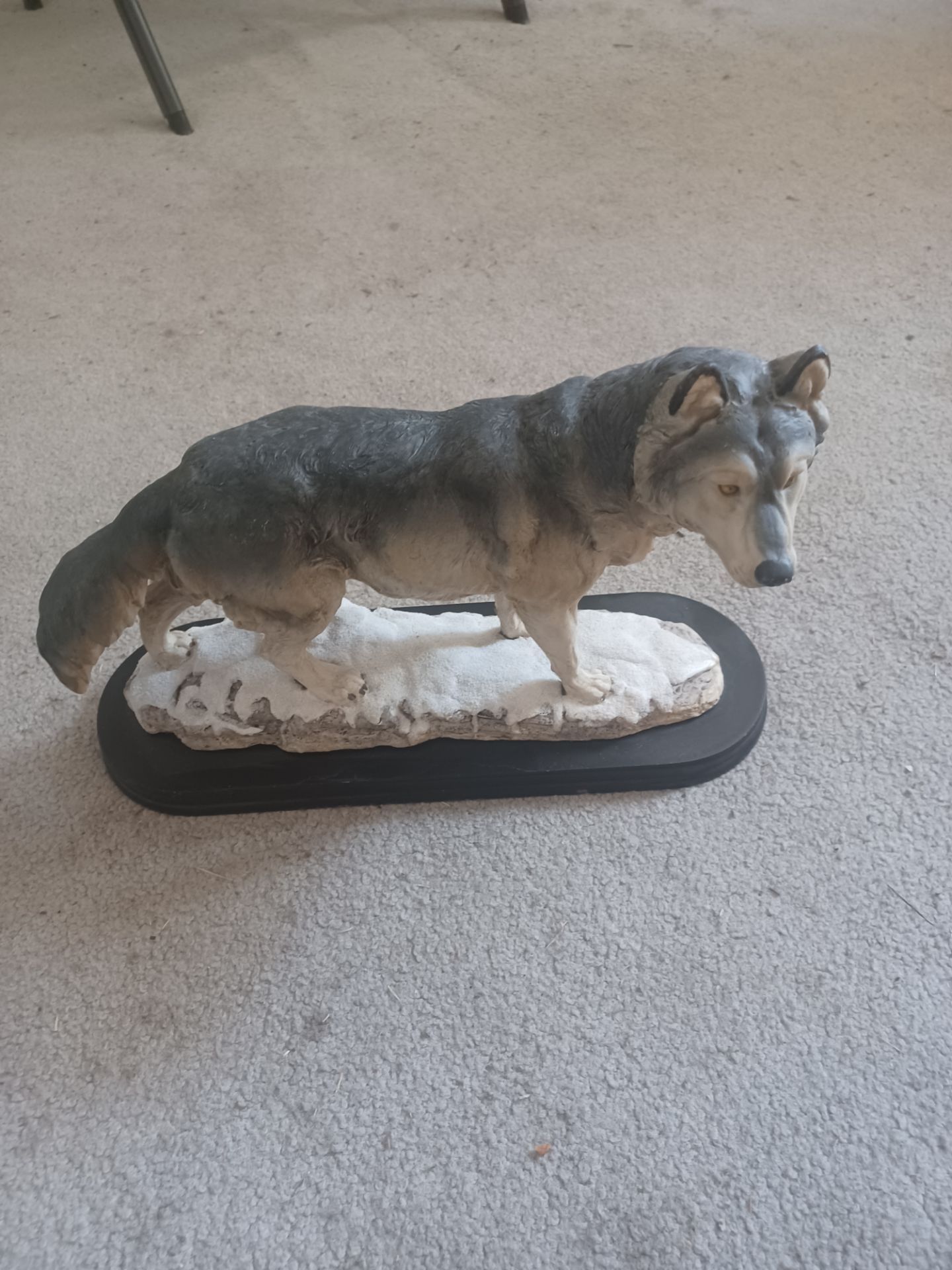 Large resin wolf