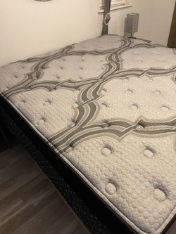 Queen Blowout Sale Of High Quality Mattresses With Warranty