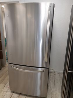 33x68 Stainless Steel Bottom Freezer Refrigerator