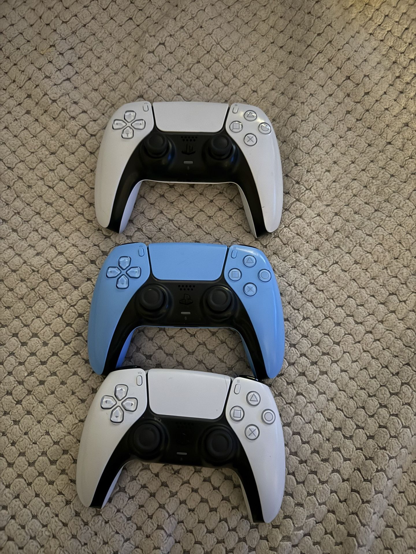 Playstation 5 Dualsense controllers (set of 3) 