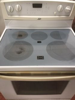 WHIRLPOOL FLAT TOP STOVE WHITE WORKS LOOKS PERFECT