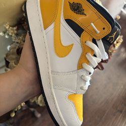 Youth Jordan 1s 