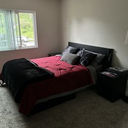Queen Bed With Two Night Stands
