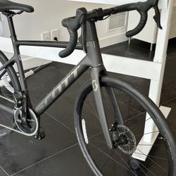 Scott Addict 10 Carbon Black Road Bike