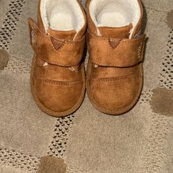 Toddler Shoes Boots  Size 5