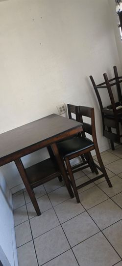 Free dinning table and 4 chair