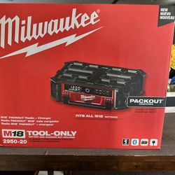 Milwaukee Packout Radio/Charger 